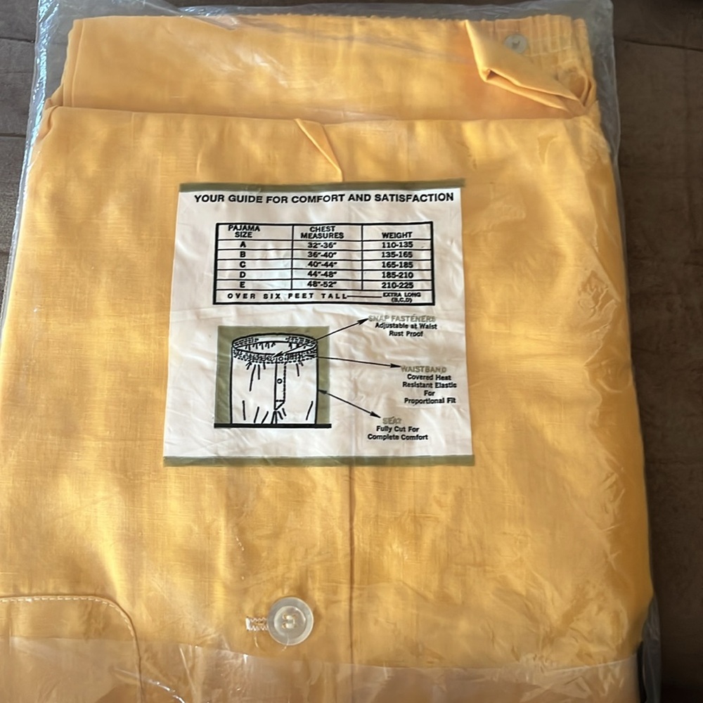 Six pairs of vintage pajama sets or shirts, all size, medium or small/medium - Picture 2 of 12